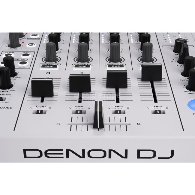 Denon Stand alone DJ controller - SC LIVE 4 White XEU