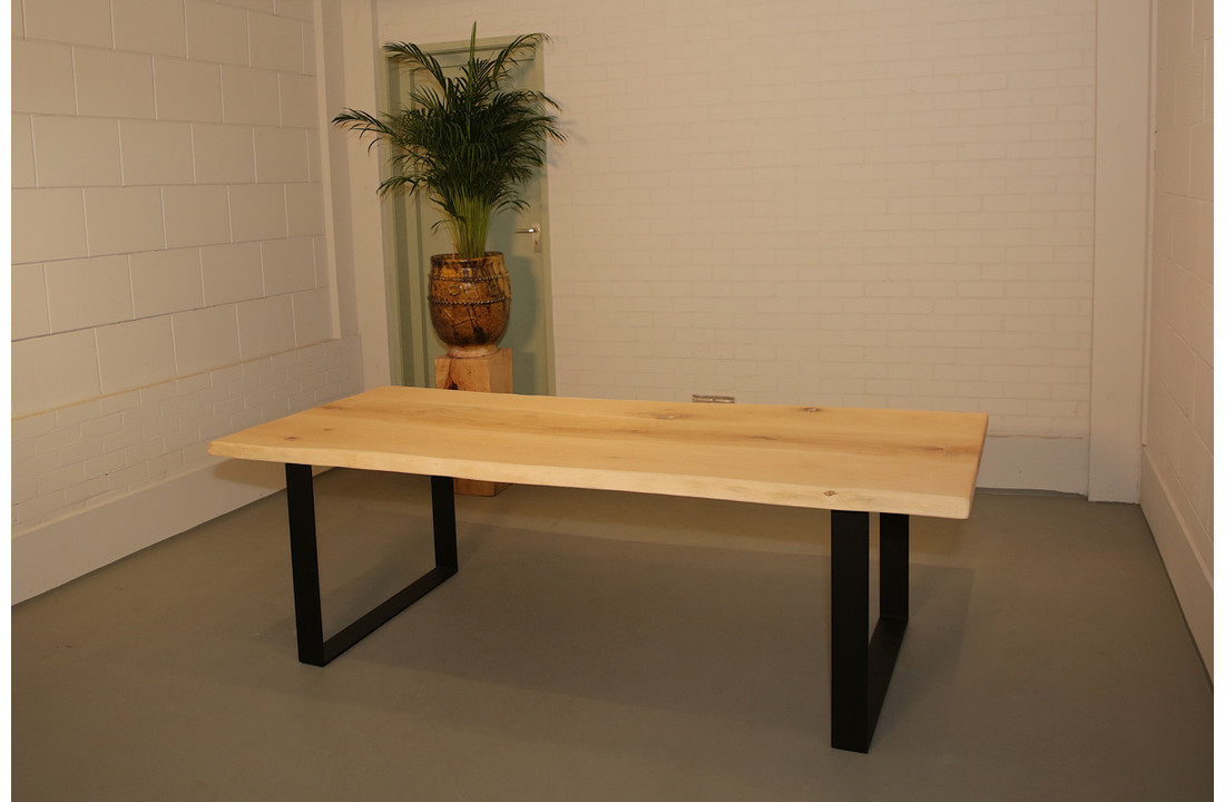 Boomstamtafel eikenhout 240 x 100 cm | Strippoot onderstel zwart