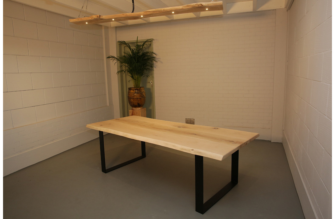 Boomstamtafel eikenhout 240 x 100 cm | Strippoot onderstel zwart