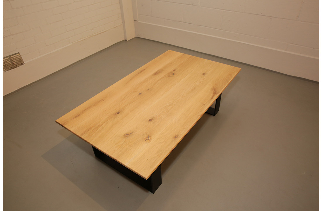 Salontafel eikenhout 140 x 80 cm | Strippoot onderstel zwart