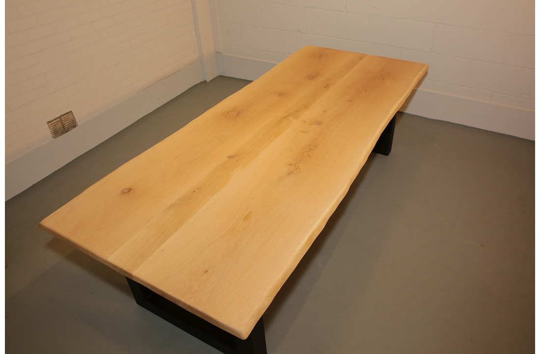 Boomstamtafel eikenhout 260 x 105-110 cm | U-profiel onderstel zwart