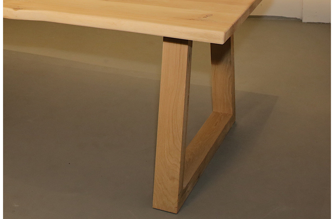 Boomstamtafel eikenhout 260 x 105 cm | Onderstel eiken trapezium