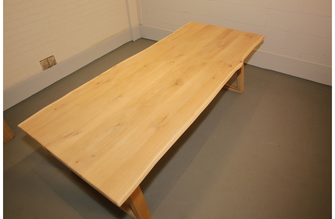 Boomstamtafel eikenhout 260 x 105 cm | Onderstel eiken trapezium