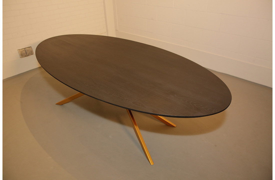 Ovale eikenhouten eettafel 240 x 110 cm | Mikado poot onderstel goud