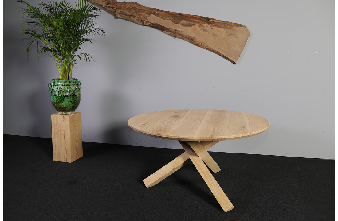 Ronde eikenhouten eettafel Ø 140 cm | onderstel eiken 3-poot