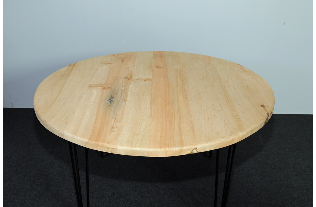 Ronde eettafel Ø 130 cm van vleugelnoot | 4 x pin poot zwart