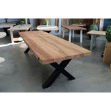 Buitentafel Amerikaans  eiken 300 x 100 cm  | X-profiel 10 x 10 cm zwart