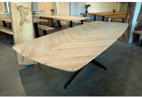 Eettafel Visgraat Eiken 280x110 cm Spinpoot Onderstel