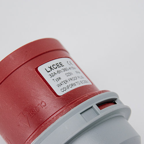 Soolutions CEE red 32A (male) to CEE blue 32A (female)