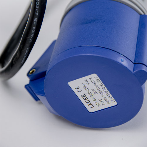 Soolutions CEE red 32A (male) to CEE blue 32A (female)