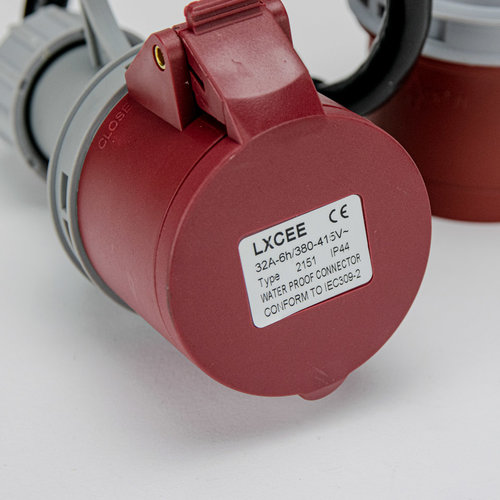 Soolutions CEE red 32A (male) to CEE red 16A (female)