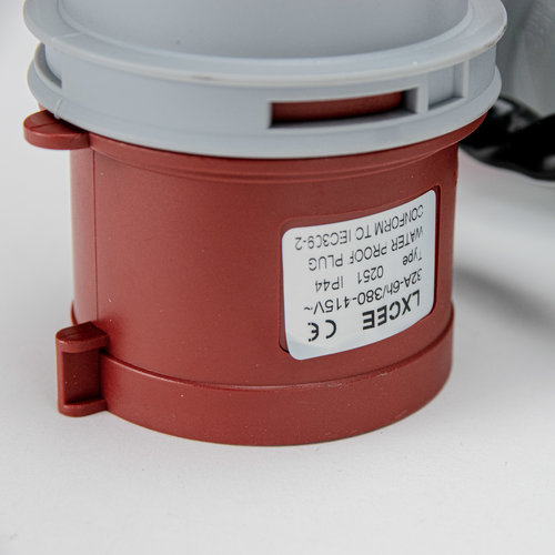 Soolutions CEE red 32A (male) to CEE red 16A (female)