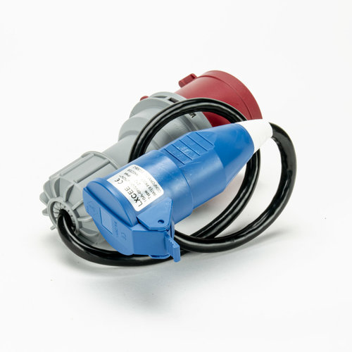 Soolutions rouge CEE 32A (mâle) au Schuko (femelle)