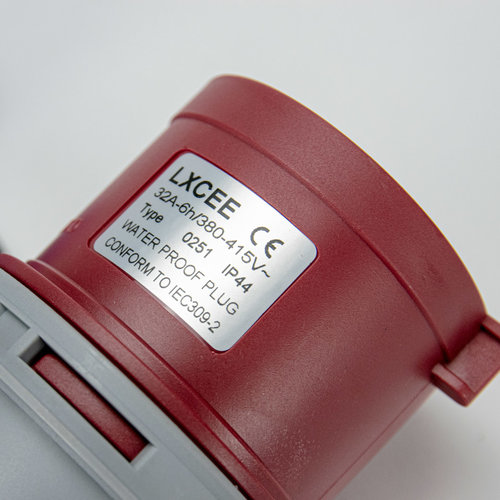 Soolutions rouge CEE 32A (mâle) au Schuko (femelle)