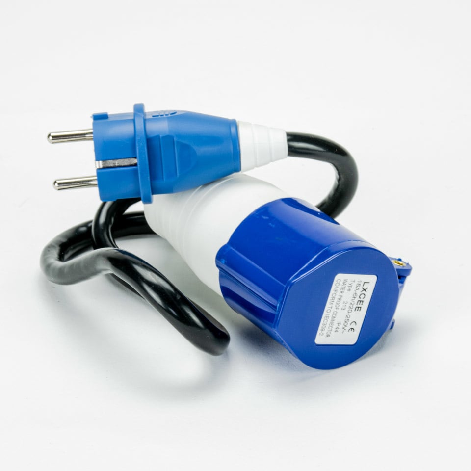 Dieser Adapter ermöglicht die Verwendung einer CEE-1-Pin-Verbindung an