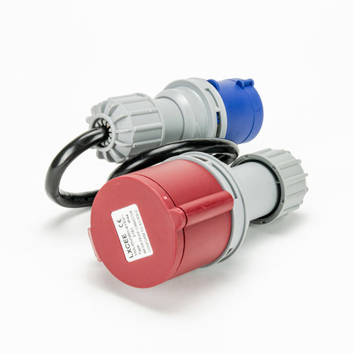 Soolutions CEE blau 16A (männlich) auf CEE rot 16A (weiblich)