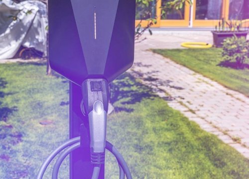 What does it cost to install a charging station for an electric car?