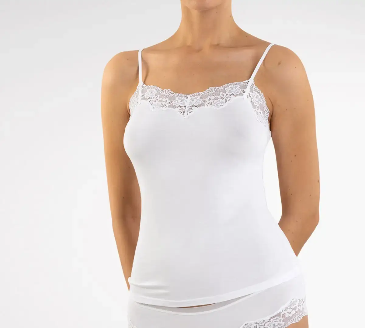 Nina von C dames hemd kant Modal spaghetti - Kanten Vrouwen onderhemd verstelbare bandjes - Nina von C dames hemd kant Modal spaghetti - Kanten Vrouwen onderhemd verstelbare bandjes -