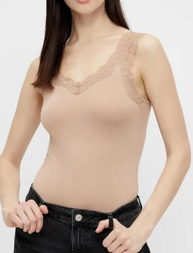 Pieces hemdje met kant - Lace Top - Barbera - Viscose kanten onderhemd - Singlet met brede bandjes - Zwart - Huidskleur - Wit - Lingerie top