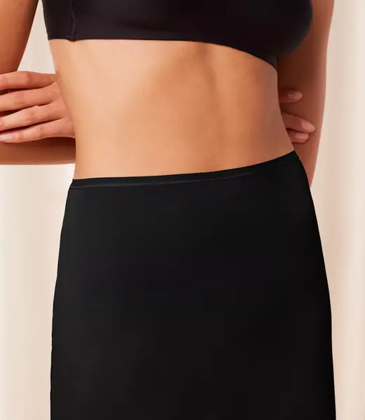 Triumph korte onderrok Body make up 43 CM - Gladde onderrok die niet doorschijnt Triumph korte onderrok Body make up 43 CM - Gladde onderrok die niet doorschijnt