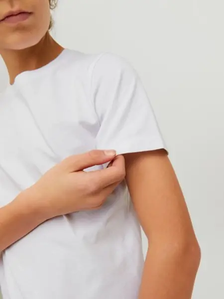 Jack & Jones kinder T-shirt 1-pack - ronde hals - Jongens ondershirt korte mouwen - Katoen Jack & Jones kinder T-shirt 1-pack - ronde hals - Jongens ondershirt korte mouwen - Katoen