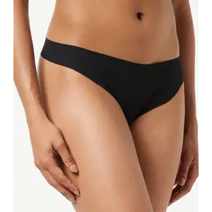 Pieces dames string - 3-pack - Naadloos- Seamless - Zwart en huidskleur Pieces dames string - 3-pack - Naadloos- Seamless - Zwart en huidskleur