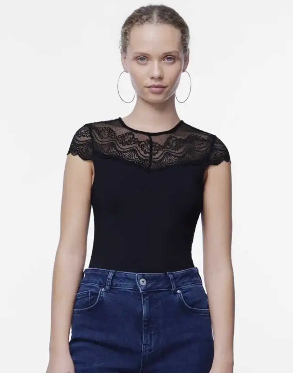 Pieces kanten body - Sinna Bodystocking - kanten body korte mouw zwart - hoge hals Pieces kanten body - Sinna Bodystocking - kanten body korte mouw zwart - hoge hals