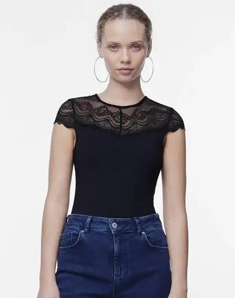 Pieces kanten body - Sinna Bodystocking - kanten body korte mouw zwart - hoge hals Pieces kanten body - Sinna Bodystocking - kanten body korte mouw zwart - hoge hals