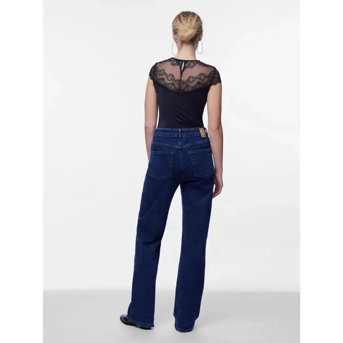 Pieces kanten body - Sinna Bodystocking - kanten body korte mouw zwart - hoge hals Pieces kanten body - Sinna Bodystocking - kanten body korte mouw zwart - hoge hals