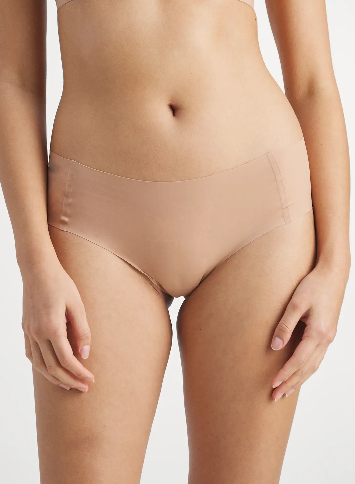 Sloggi Zero Feel hipster 2.0 - Invisible - Naadloze dames short - Dames Onderbroek die niet doorschijnt - Zwart - Huidskleur