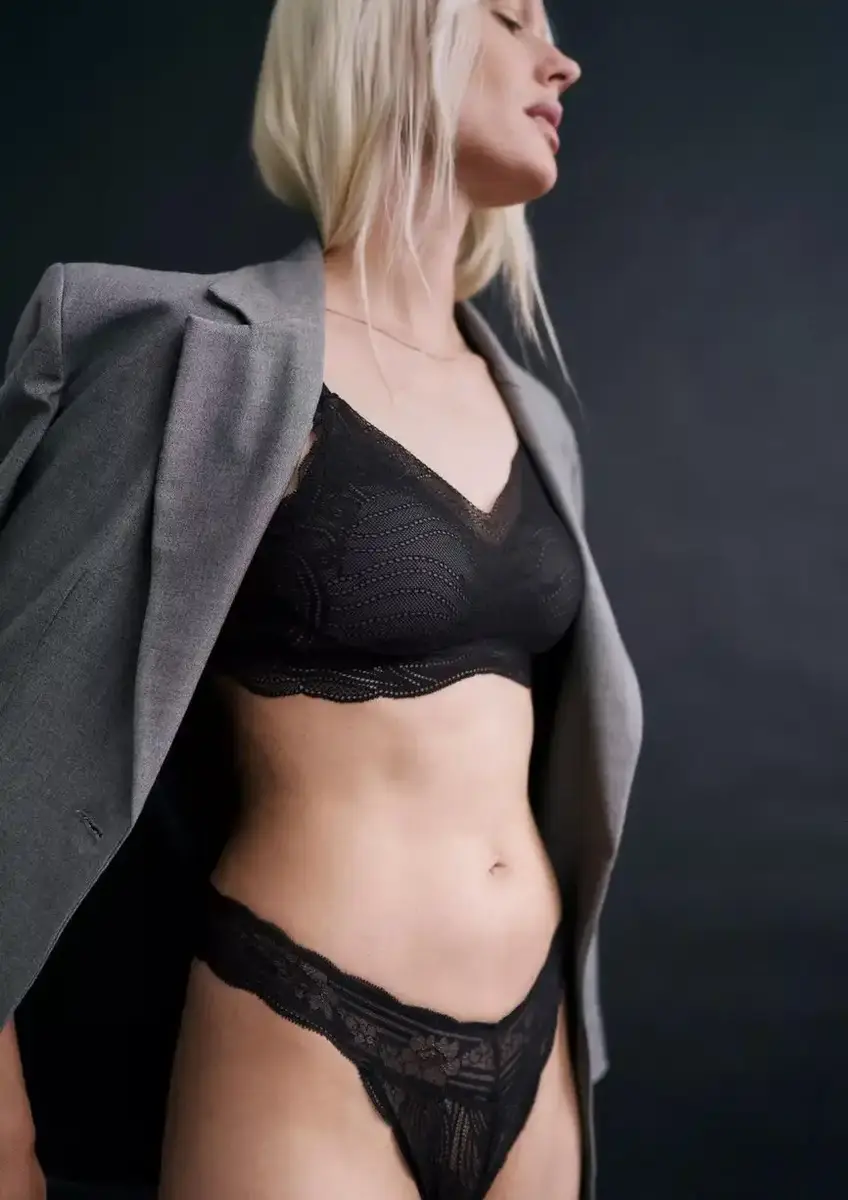 Triumph Lift Smart push up Bh zonder beugel - kanten Beugelloze bh met smalle bandjes - voorgevormd Triumph Lift Smart push up Bh zonder beugel - kanten Beugelloze bh met smalle bandjes - voorgevormd