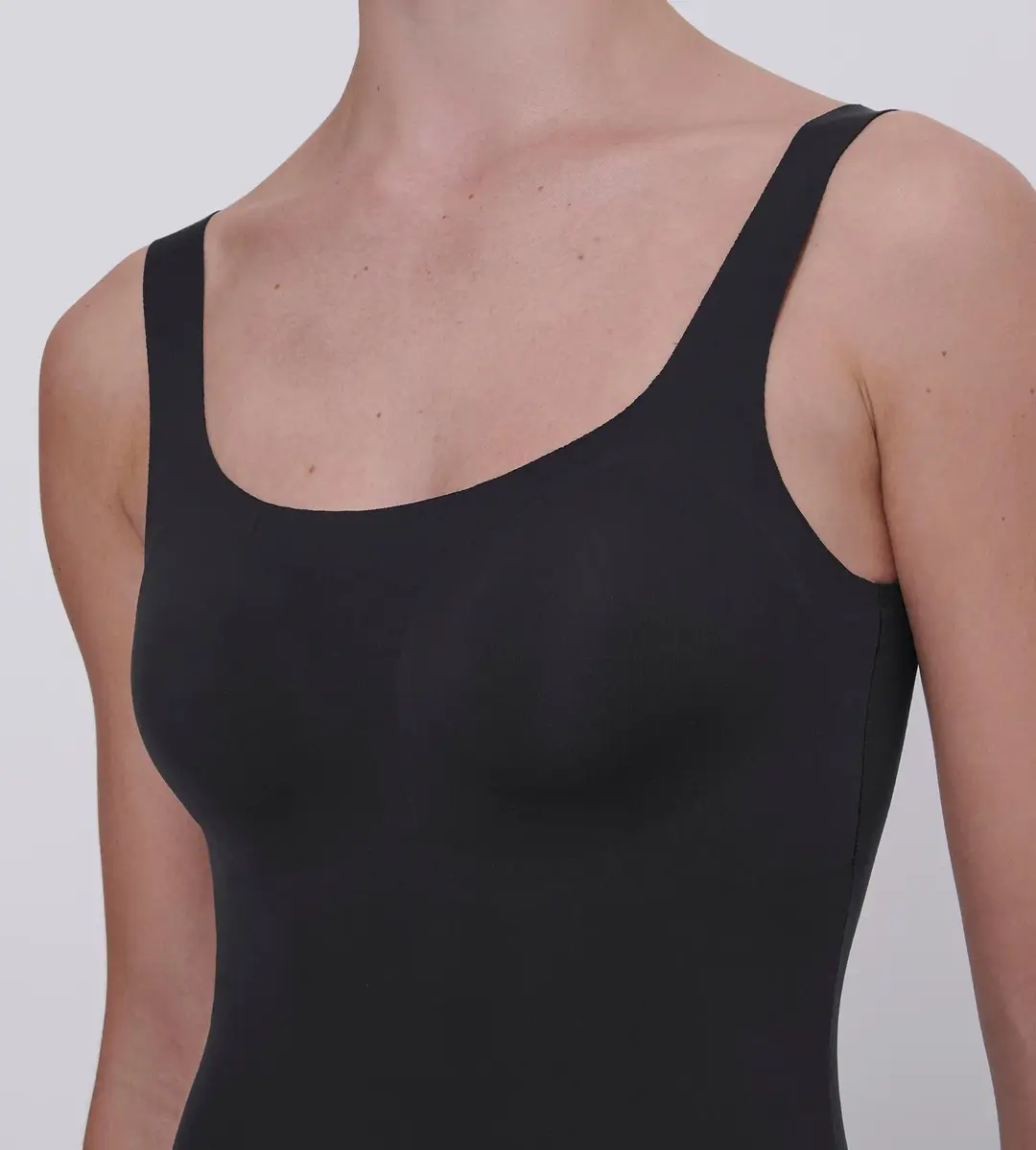 Sloggi Zero feel body 2.0 naadloos - Invisible body dames - Onzichtbare bodysuit zonder mouwen - Brede bandjes Sloggi Zero feel body 2.0 naadloos - Invisible body dames - Onzichtbare bodysuit zonder mouwen - Brede bandjes