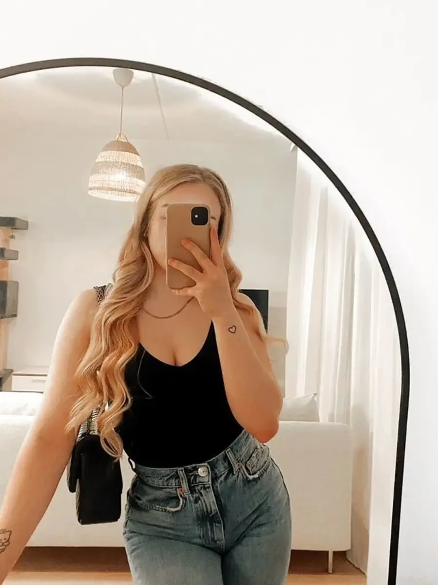 Magic zwarte stringbody mouwloos - Everybody V-neck - Naadloze body brede bandjes Magic zwarte stringbody mouwloos - Everybody V-neck - Naadloze body brede bandjes