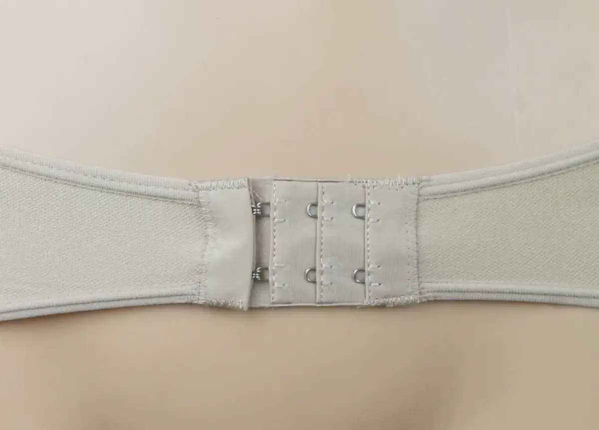 J&C corrigerende body dames - brede bandjes - Shapewear bodysuit - Wit - Huidskleur J&C corrigerende body dames - brede bandjes - Shapewear bodysuit - Wit - Huidskleur