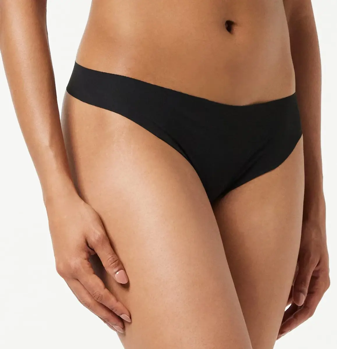 Pieces dames string - 3-pack - Naadloos- Seamless - Zwart en huidskleur Pieces dames string - 3-pack - Naadloos- Seamless - Zwart en huidskleur