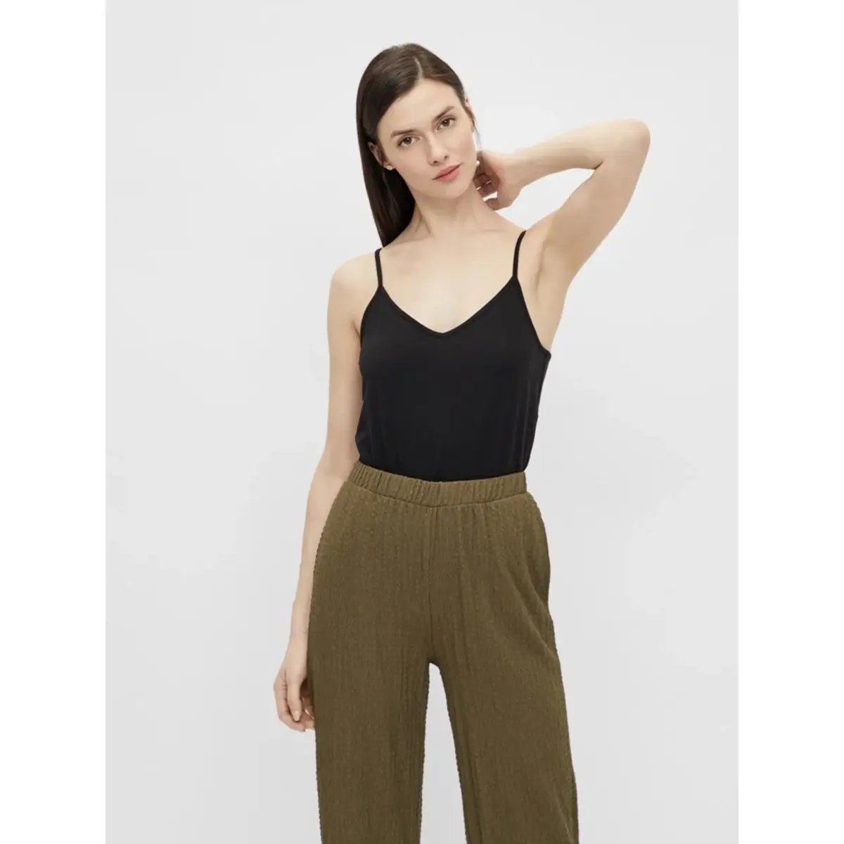 Pieces dames hemd - spaghetti bandjes - Irene - Katoenen onderhemd met smalle bandjes - Wit - Zwart Pieces dames hemd - spaghetti bandjes - Irene - Katoenen onderhemd met smalle bandjes - Wit - Zwart