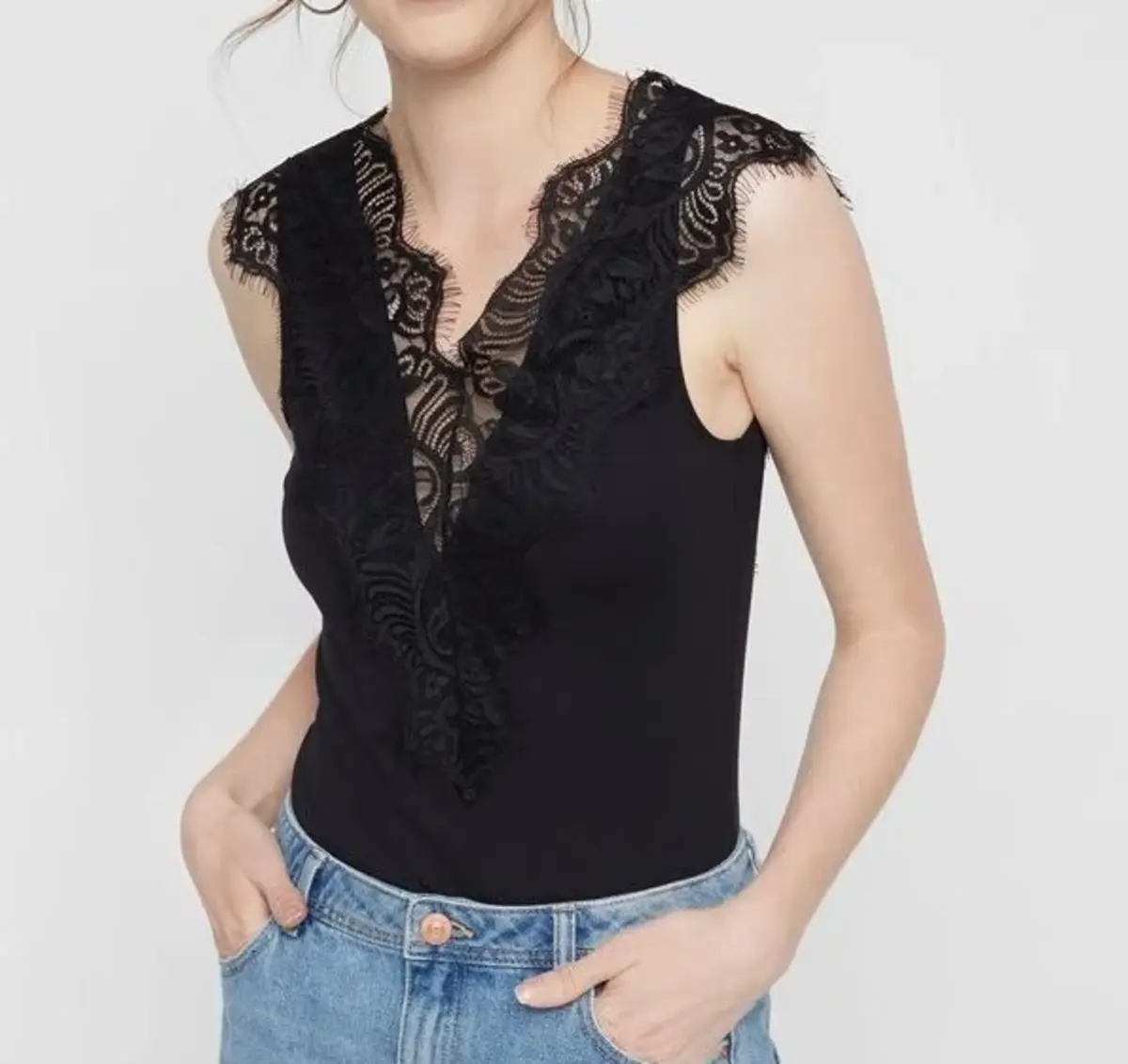 Pieces dames hemd kant - Lace top Ilu - Zwart Kanten dames onderhemd - Kanten schouderbandjes Pieces dames hemd kant - Lace top Ilu - Zwart Kanten dames onderhemd - Kanten schouderbandjes