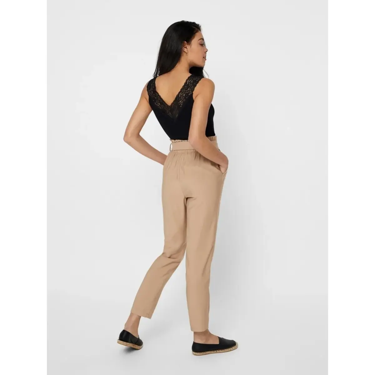 Pieces dames hemd kant - Lace top Siri - Kanten onderhemd - Kanten schouderbandjes - Viscose Pieces dames hemd kant - Lace top Siri - Kanten onderhemd - Kanten schouderbandjes - Viscose