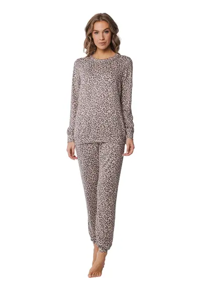 Pastunette Dames Pyjama met lange mouwen - Beige panterprint Pastunette Dames Pyjama met lange mouwen - Beige panterprint