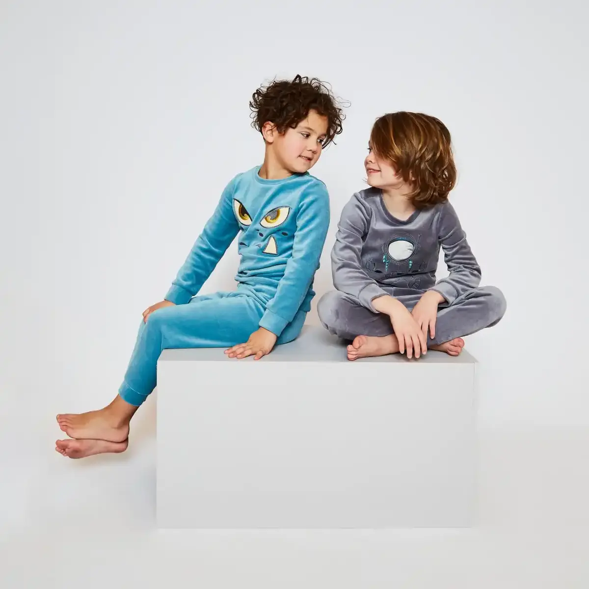 Charlie Choe velours jongens pyjama - Monster - Warme winter kinder pyjama Charlie Choe velours jongens pyjama - Monster - Warme winter kinder pyjama