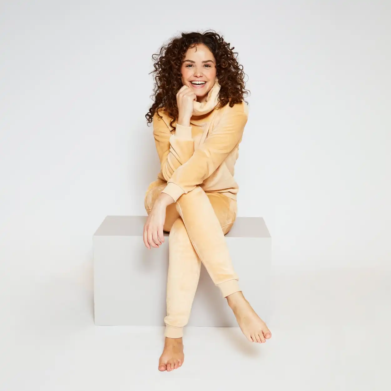 Charlie Choe dames huispak Fleece - Loungeset Charlie Choe dames huispak Fleece - Loungeset