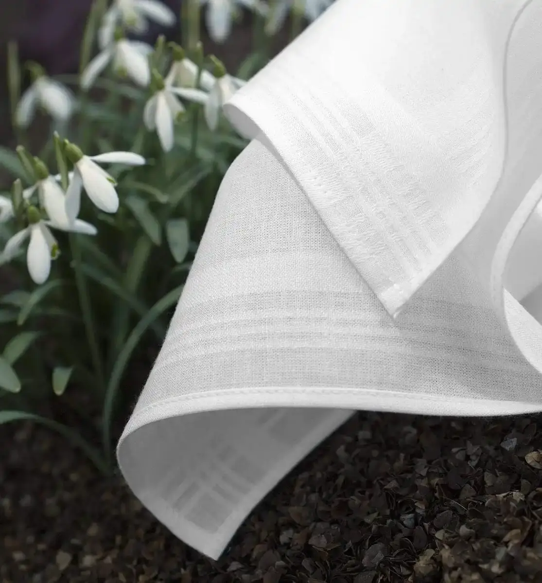 Swan 12 stuks De Luxe Heren zakdoeken - Wit - Stoffen katoenen zakdoeken Swan 12 stuks De Luxe Heren zakdoeken - Wit - Stoffen katoenen zakdoeken