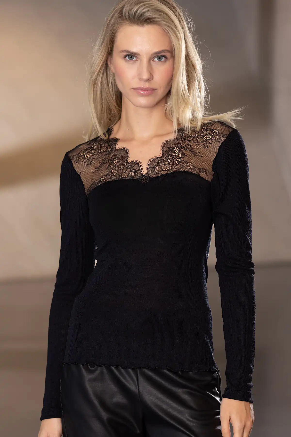 Nina von C Kanten merino wollen shirt lange mouw dames - Warm kanten ondershirt met V-hals