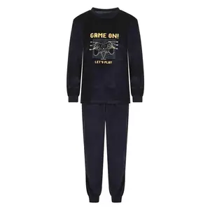 Outfitter velours jongens pyjama - Game on Winter - Maat 128 Outfitter velours jongens pyjama - Game on Winter - Maat 128