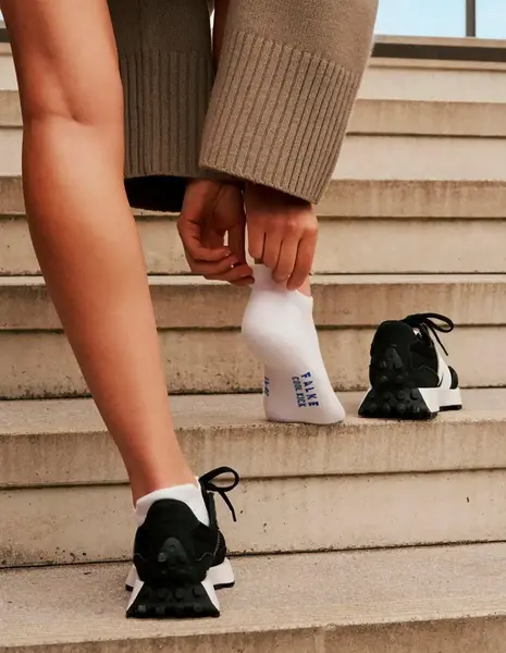 FALKE Cool Kick Sneakersokken Dames - Enkelsokken die niet afzakken - Met antislip bij de hak FALKE Cool Kick Sneakersokken Dames - Enkelsokken die niet afzakken - Met antislip bij de hak