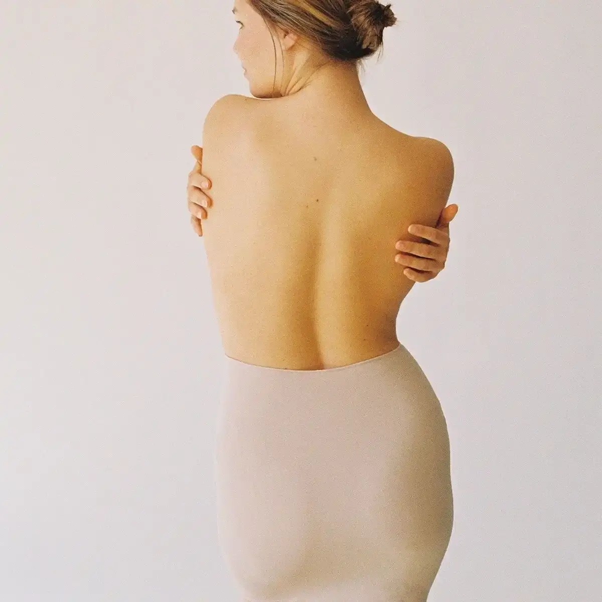 Avet korte onderrok dames- 40 CM - Gladde onderrok - wit - zwart - huidskeur Avet korte onderrok dames- 40 CM - Gladde onderrok - wit - zwart - huidskeur