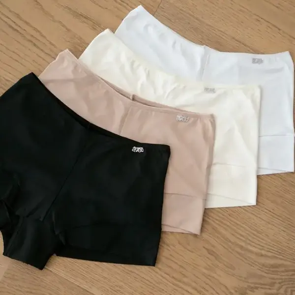 Avet dames boxershort katoen 38842 - Comfort short - katoenen ondergoed - wit -zwart - huidskleur - badstof kruisje Avet dames boxershort katoen 38842 - Comfort short - katoenen ondergoed - wit -zwart - huidskleur - badstof kruisje