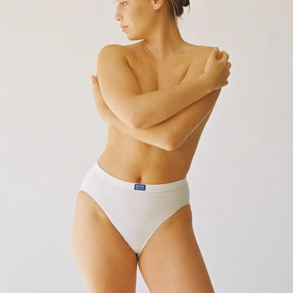 Avet dames High leg slip 3270 sport - Dames onderbroek - kanten ondergoed -badstof kruisje - wit en zwart Avet dames High leg slip 3270 sport - Dames onderbroek - kanten ondergoed -badstof kruisje - wit en zwart