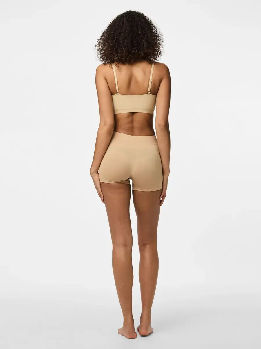 Pieces dames short naadloos - London - Broekje onder jurk - Boxershort lange pijpjes Pieces dames short naadloos - London - Broekje onder jurk - Boxershort lange pijpjes