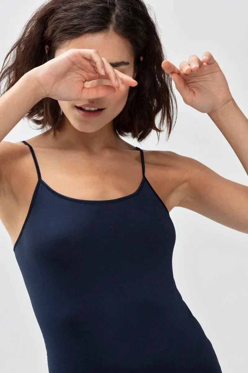 Mey Emotion dames spaghetti hemd - Verstelbare smalle bandjes - Viscose vrouwen onderhemd Mey Emotion dames spaghetti hemd - Verstelbare smalle bandjes - Viscose vrouwen onderhemd